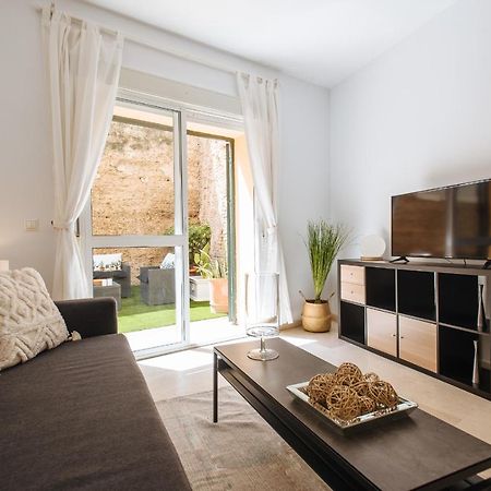 Sol Suite Apartment With Garden Севилья Экстерьер фото
