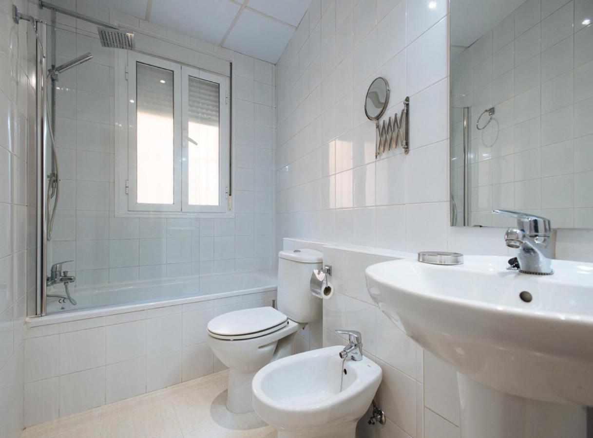 Sol Suite Apartment With Garden Севилья Экстерьер фото