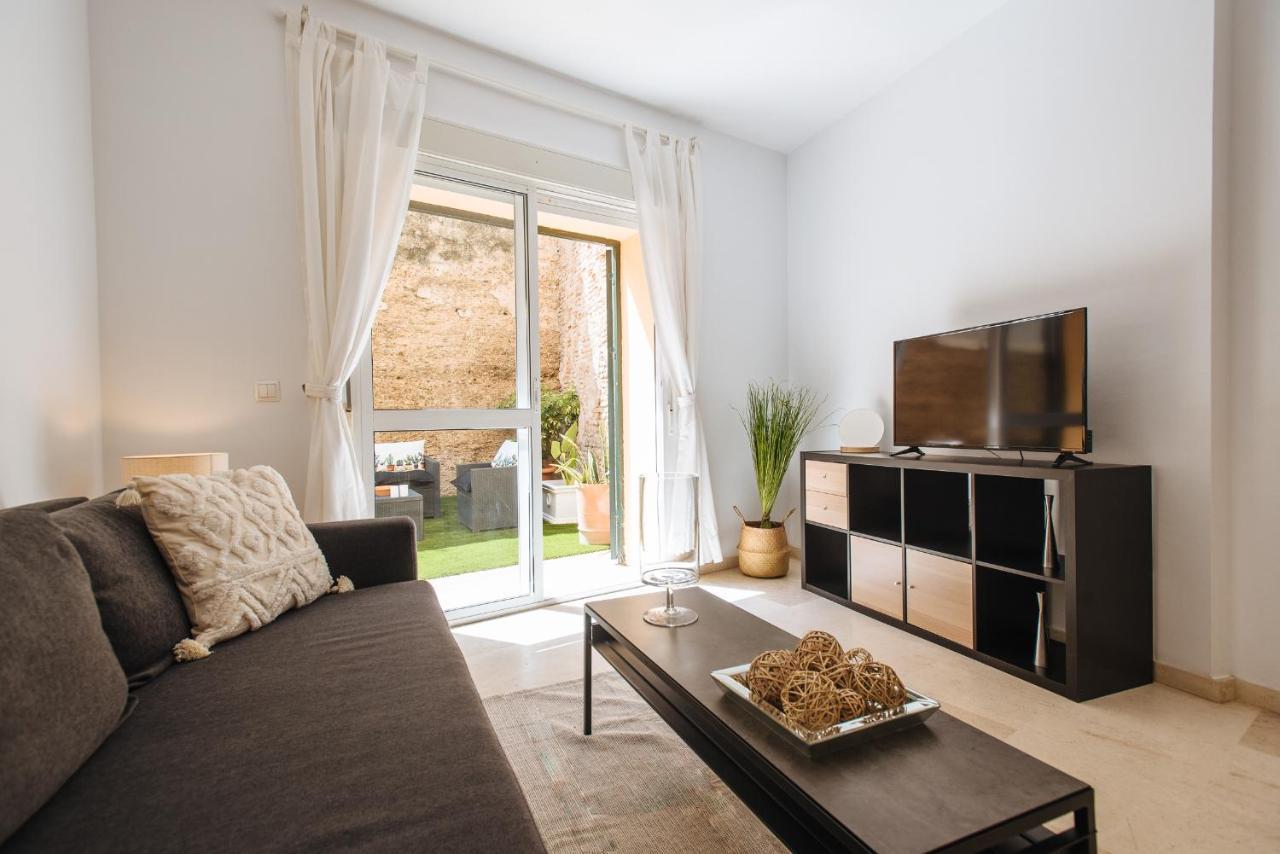 Sol Suite Apartment With Garden Севилья Экстерьер фото